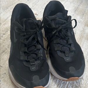 Women’s Nike react escape sneaker